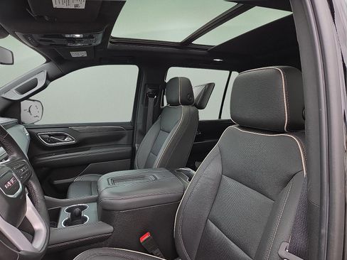 Used 2021 GMC Yukon SLT w/ SLT Premium Package image 13
