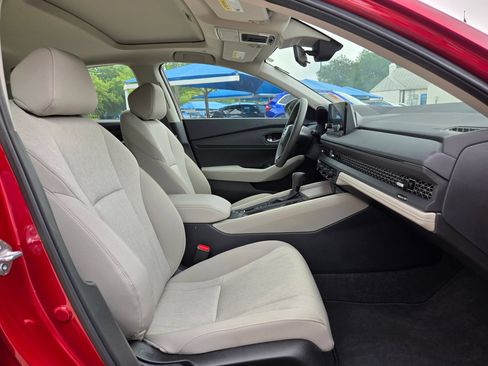Used 2025 Honda Accord SE image 27
