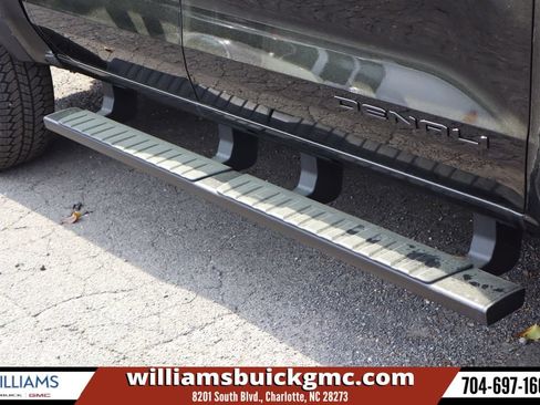 New 2026 GMC Canyon Denali w/ LPO, Denali Black Edition AWD/4WD image 9