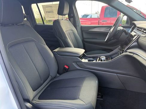 New 2026 Jeep Grand Cherokee Laredo AWD/4WD image 30