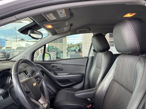Used 2020 Chevrolet Trax LT w/ LT Convenience Package FWD image 15