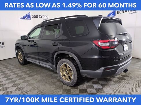 Certified 2024 Honda Pilot TrailSport image 3