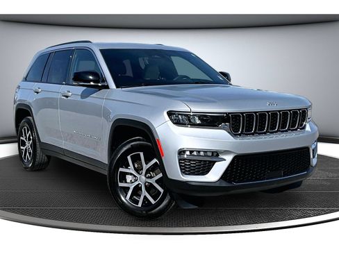 Certified 2024 Jeep Grand Cherokee Limited w/ Trailer Tow Package AWD/4WD image 2