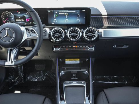 New 2026 Mercedes-Benz GLB 250 4MATIC image 13