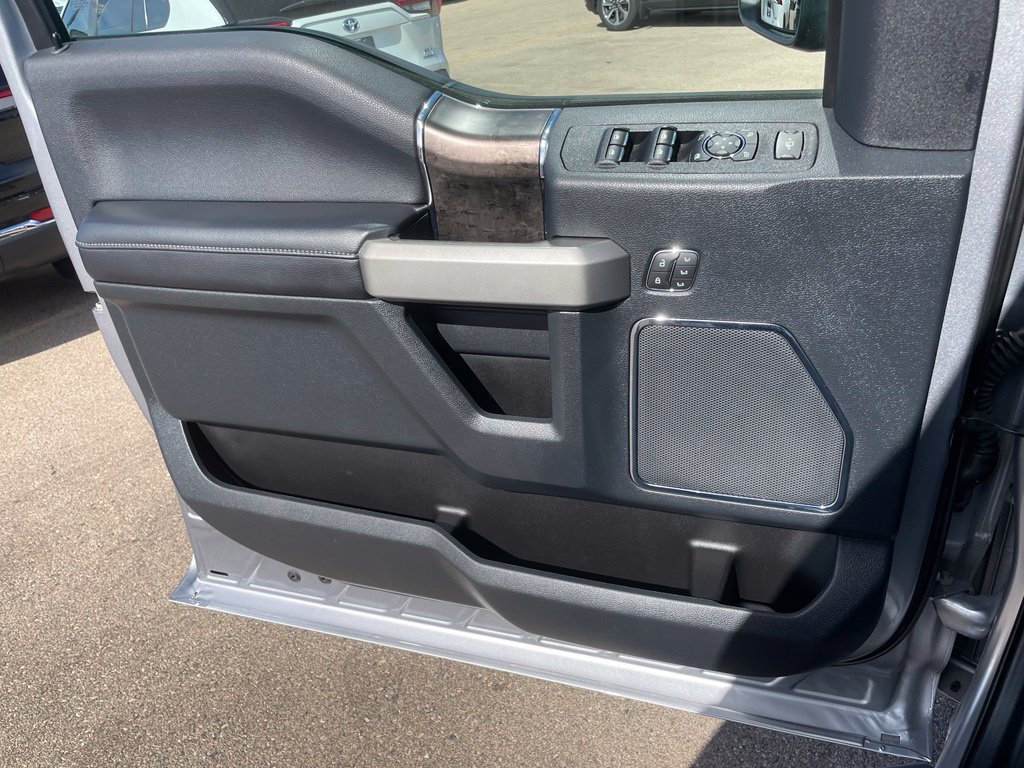 Used 2022 Ford F250 Lariat w/ Black Appearance Package AWD/4WD image 46