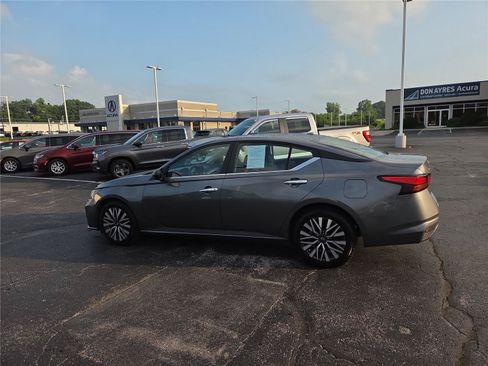 Used 2024 Nissan Altima 2.5 SV FWD image 25