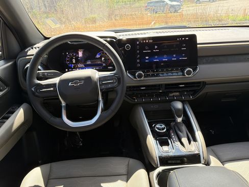 Used 2025 Chevrolet Colorado ZR2 w/ Technology Package image 22