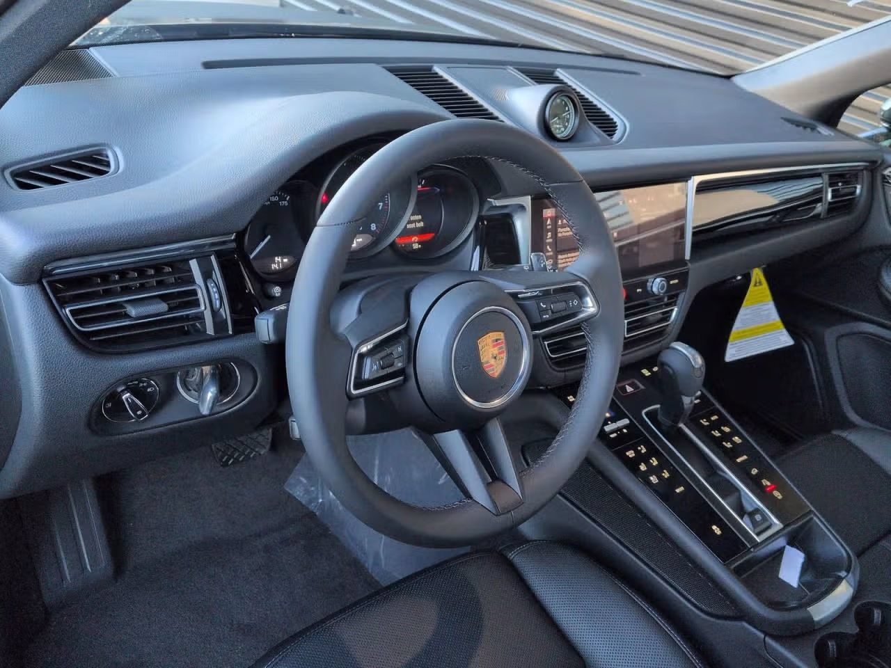 Certified 2026 Porsche Macan AWD/4WD image 4