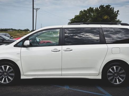 Used 2020 Toyota Sienna XLE AWD/4WD image 18