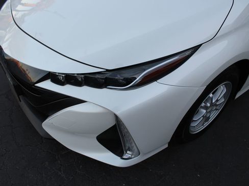 Used 2017 Toyota Prius Prime Premium image 10