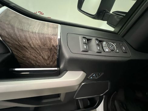 Used 2019 Ford F250 Lariat w/ Lariat Ultimate Package AWD/4WD image 17