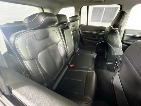 Used 2023 Jeep Grand Cherokee Limited w/ Black Appearance Package image 26