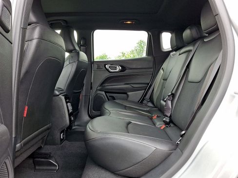 Used 2025 Jeep Compass Trailhawk w/ Sun & Sound Group AWD/4WD image 19