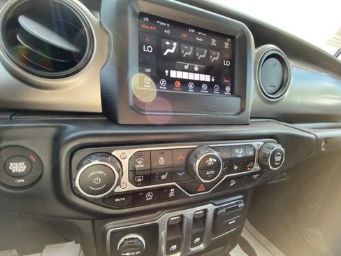 Used 2020 Jeep Wrangler Sport AWD/4WD image 17