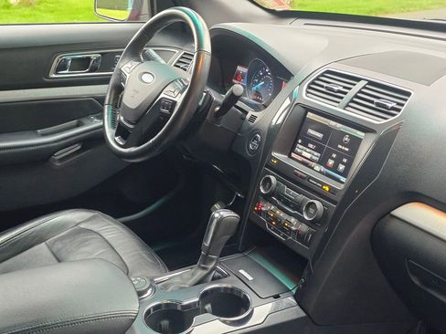 Used 2016 Ford Explorer XLT w/ Equipment Group 202A image 19