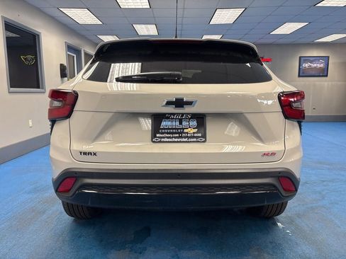 New 2026 Chevrolet Trax RS w/ Driver Confidence Package FWD image 7
