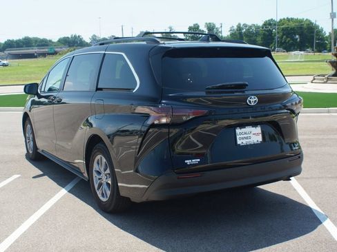 Used 2024 Toyota Sienna LE FWD image 16