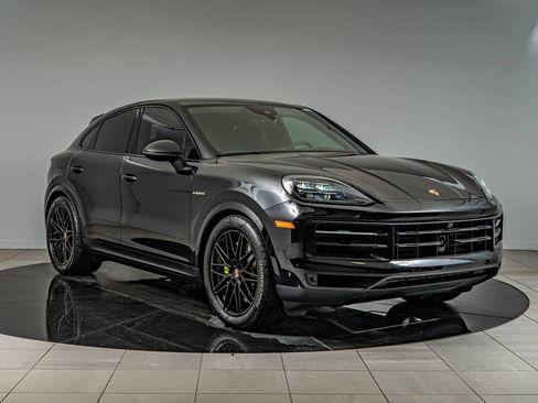 Certified 2025 Porsche Cayenne E-Hybrid Coupe AWD/4WD image 10