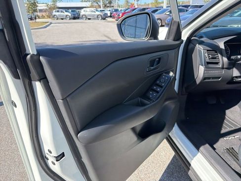 Certified 2025 Nissan Rogue S image 13