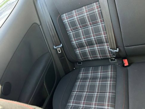 Used 2012 Volkswagen Golf 2-Door FWD image 12