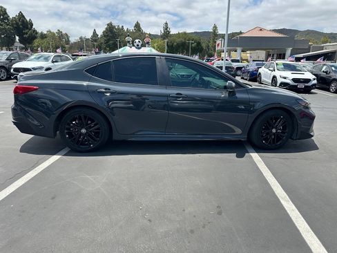 Used 2025 Toyota Camry SE FWD image 4