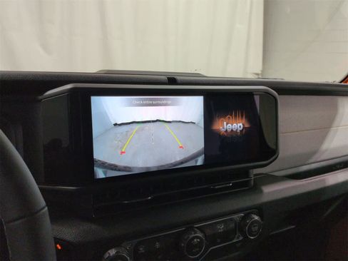 Used 2025 Jeep Wrangler Sport S image 29