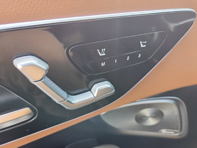Used 2024 Mercedes-Benz CLE 300 4MATIC Cabriolet image 39