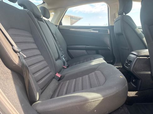 Used 2017 Ford Fusion SE w/ Fusion SE Technology Package image 25