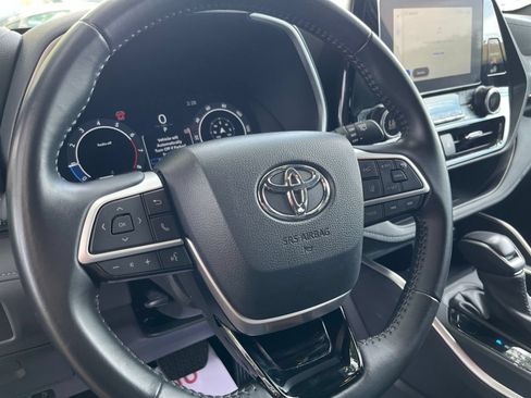 Used 2025 Toyota Highlander XSE AWD/4WD image 24