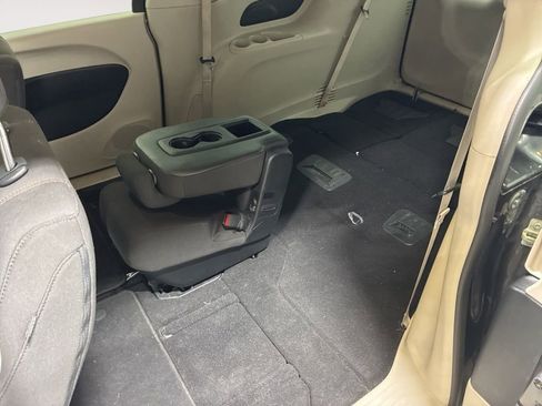 Used 2017 Chrysler Pacifica LX image 8