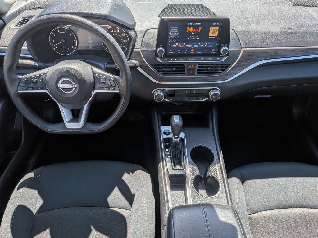 Used 2025 Nissan Altima 2.5 SV FWD image 24