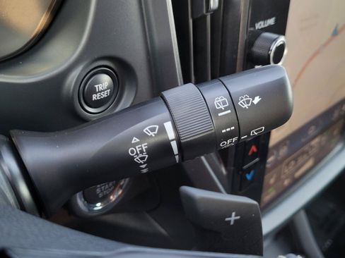 Used 2025 Subaru Forester Premium AWD/4WD image 33