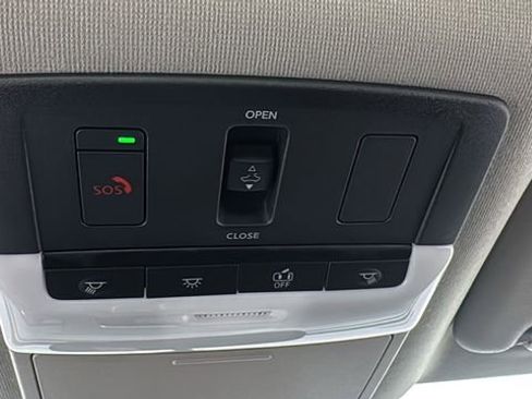 New 2025 Nissan Sentra SR w/ SR Premium Package FWD image 28