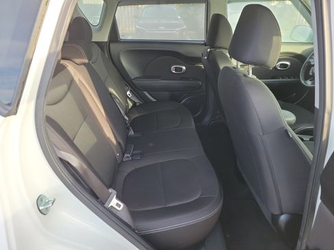 Used 2018 Kia Soul image 12