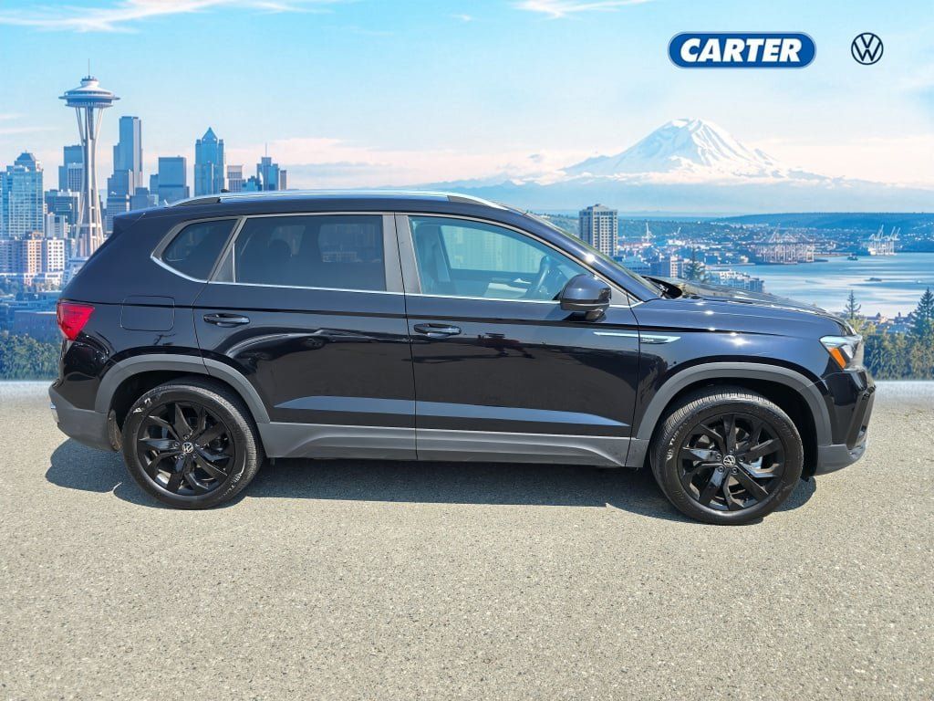 Used 2023 Volkswagen Taos SE w/ Panoramic Sunroof Package AWD/4WD image 2
