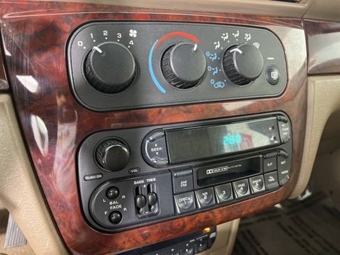 Used 2003 Chrysler Sebring LXi image 11