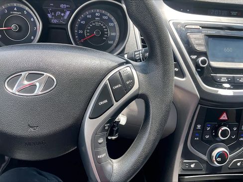 Used 2014 Hyundai Elantra SE w/ Option Group 02 FWD image 22