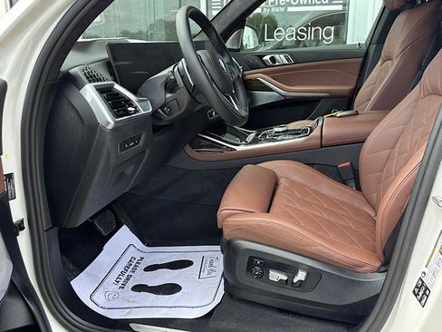 Certified 2025 BMW X7 xDrive40i w/ Executive Package AWD/4WD image 13