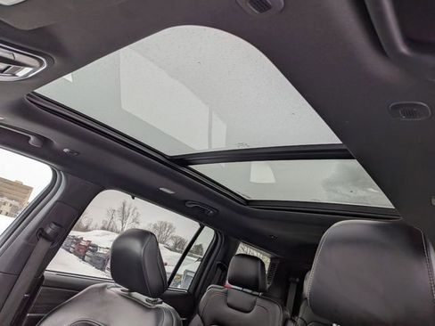 Used 2024 Jeep Grand Cherokee L Limited w/ Luxury Tech Group II image 14