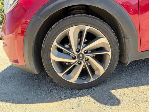 Used 2017 Kia Niro Touring FWD image 9