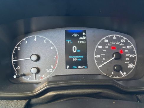 Used 2025 Nissan Versa SV FWD image 34