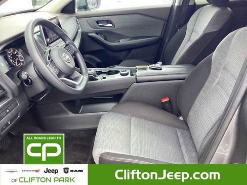 Used 2023 Nissan Rogue SV image 8