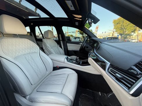 Used 2020 BMW X5 xDrive50i w/ Executive Package AWD/4WD image 44