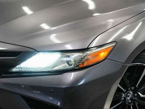 Used 2018 Toyota Camry XSE FWD image 2