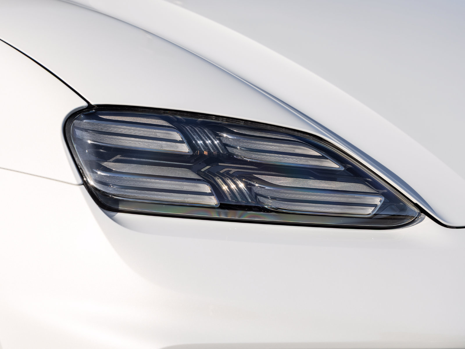 Certified 2025 Porsche Macan Electric RWD image 14