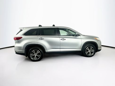 Used 2019 Toyota Highlander LE FWD image 10