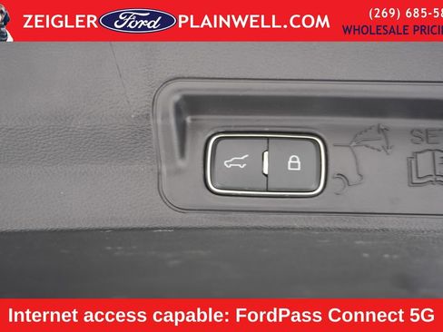 Used 2025 Ford Explorer ST-Line w/ ST-Line Street Pack image 11