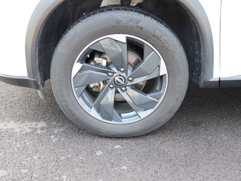 Used 2024 Nissan Rogue SV AWD/4WD image 14