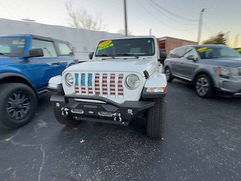 Used 2019 Jeep Wrangler Unlimited Sahara w/ Uconnect 4C Nav & Sound Group image 9