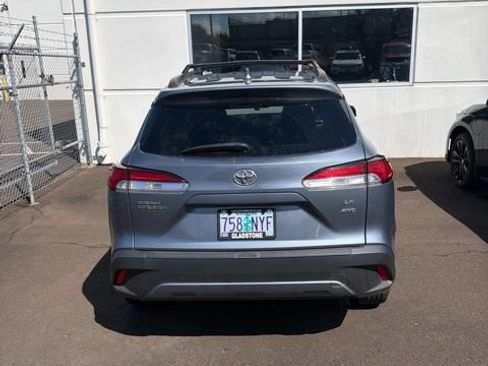 Used 2022 Toyota Corolla Cross LE w/ Moonroof Package AWD/4WD image 5